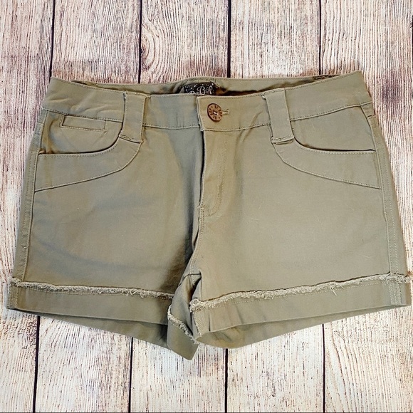 Bebop Women’s Olive Canvas Shorts 9 Neutral Minimalist - Picture 1 of 4